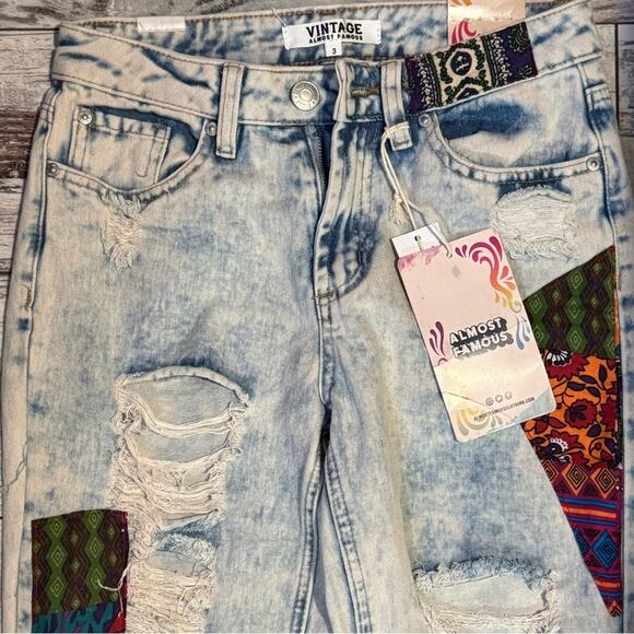 NEW ALMOST FAMOUS VINTAGE DISTRESSED PATCHWORK JEANS SZ 3, Waist 26-27 - Picture 2 of 6